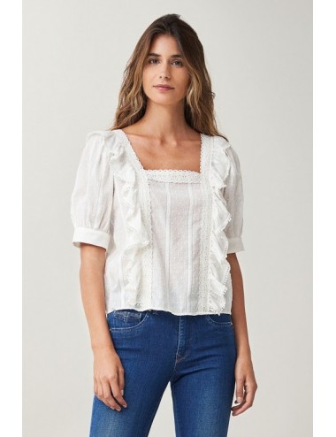 blusa blanca con encaje y volantes salsa jeans
