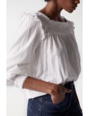 blusa blanca con bordado ingles salsa jeans