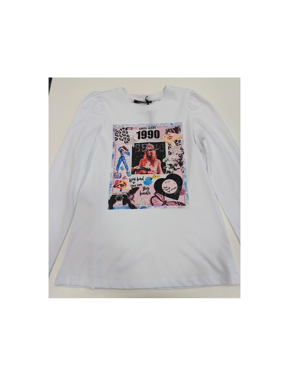 camiseta blanca con estampado fotografico 90s Gaudi fashion
