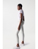 camiseta blanca con branding bordado Salsa jeans